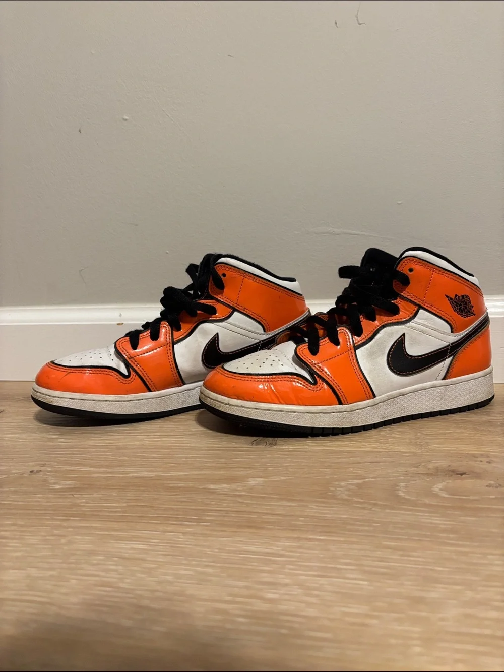 Air Jordan 1 Mid “Turf Orange”